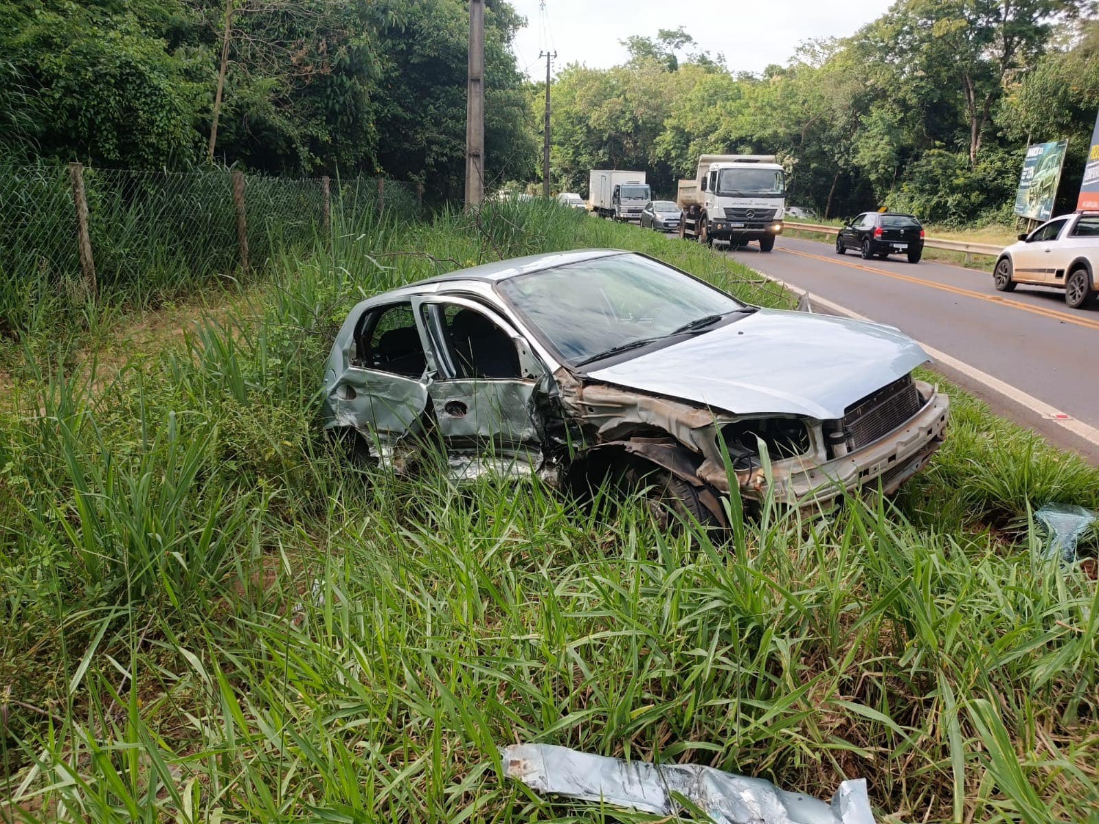 COLISÃO ENTRE DOIS CARROS DEIXA UMA PESSOA FERIDA NA PR-082, EM CIANORTE