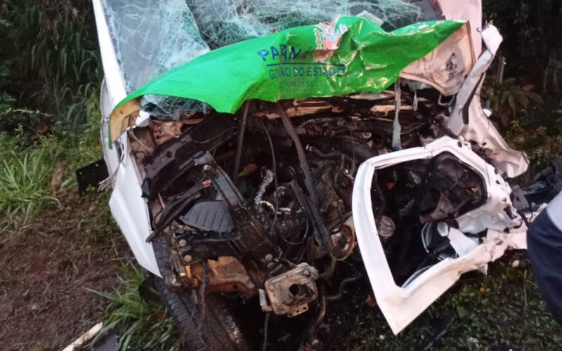 COLISÃO ENTRE AMBULÂNCIA E CAMINHONETE DEIXA DUAS PESSOA MORTAS NA PR-082, ENTRE TERRA BOA E ENGENHEIRO BELTRÃO