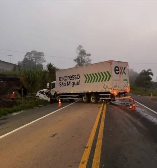 GRAVE ACIDENTE DEIXA DUAS PESSOAS MORTAS NO PARANÁ