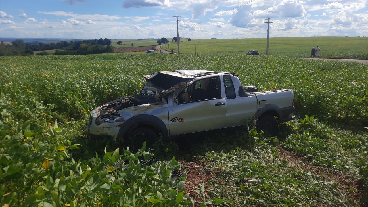 Um homem morreu após capotar um veículo entre Ourizona e São Jorge do Ivaí. Foi durante o início da tarde desta quarta-feira, (12), na PR-552.