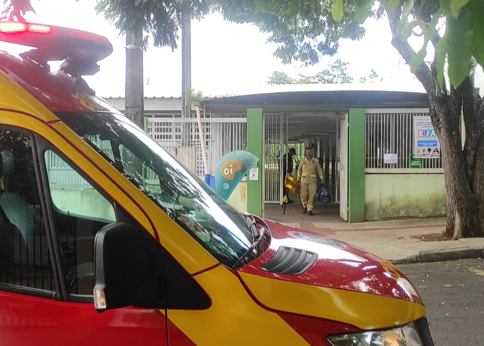 CRIANÇA DE 7 ANOS SOFRE FRATURA NO BRAÇO APÓS SOFRER QUEDA DENTRO DE ESCOLA MUNICIPAL EM MARINGÁ