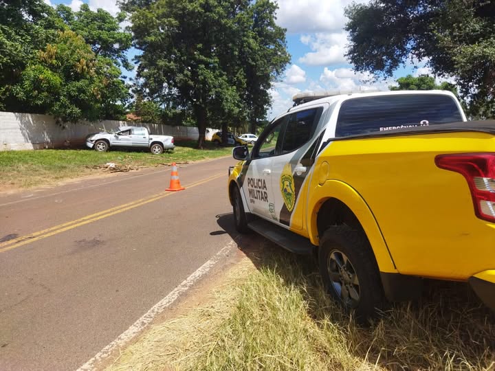 MOTORISTA MORRE, E PASSAGEIRA FICA FERIDA, EM CAPOTAMENTO DE CAMINHONETE NA PR-561
