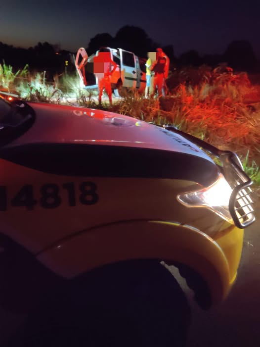 MOTORISTA E TRÊS PASSAGEIROS FICAM FERIDOS EM CAPOTAMENTO DE VEÍCULO NA PR-180