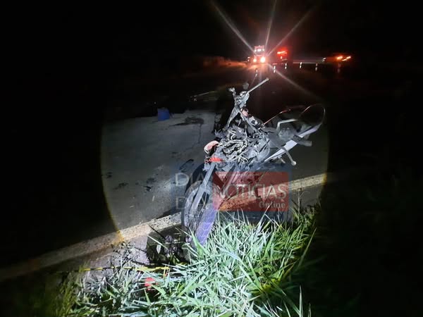 MOTOCICLISTA MORRE E MULHER FICA FERIDA EM COLISÃO ENTRE CAMINHONETE E MOTOCICLETA, NA PR-492