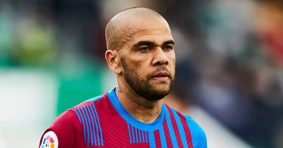 DANIEL ALVES É ABSOLVIDO DA ACUSAÇÃO DE ESTUPRO NA ESPANHA