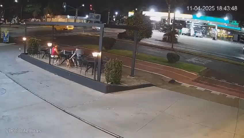 VÍDEO IMPRESSIONANTE MOSTRA ACIDENTE EM CRUZAMENTO DE MARINGÁ