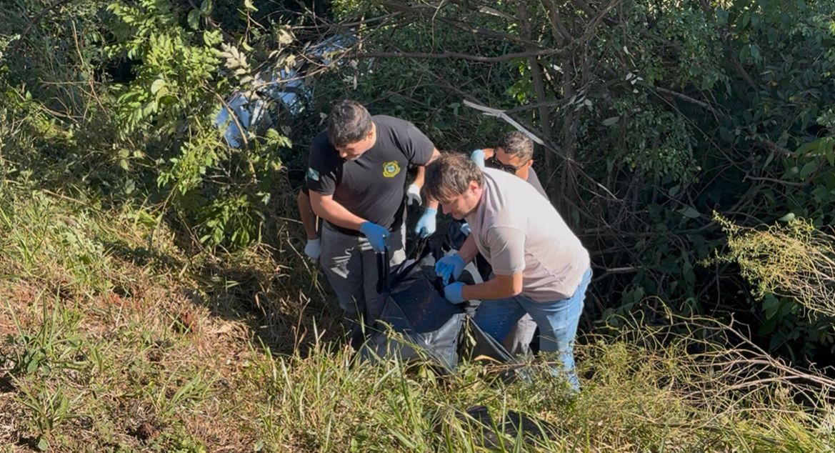 HOMEM MORRE APÓS CAPOTAR VEÍCULO NA BR-272 ENTRE CAMPO MOURÃO E FAROL