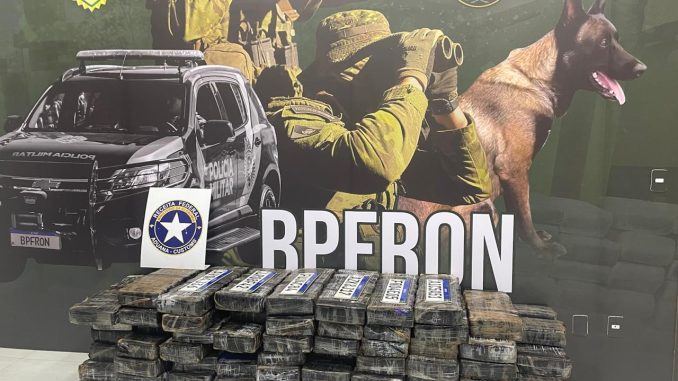 Durante abordagem, motorista é preso com quase 700 quilos de maconha em veículo, na PR-323
