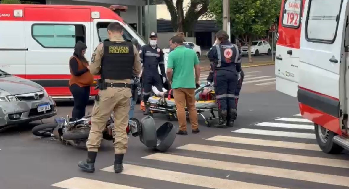 02 ACIDENTES NO MESMO TEMPO NO CENTRO DE CAMPO MOURÃO DEIXA 03 PESSOAS FERIDAS