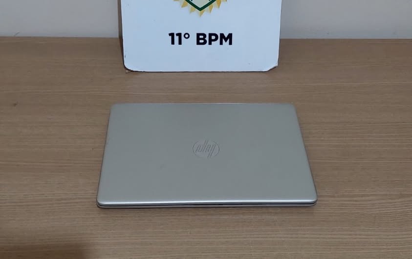 HOMEM É DETIDO APÓS TENTAR FUGIR DA PM E ABANDONAR NOTEBOOK NO CENTRO DE CAMPO MOURÃO