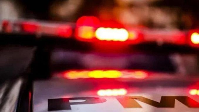 Após denúncia, homem é detido pela PM ao ser flagrado tentando furtar objetos em empresa