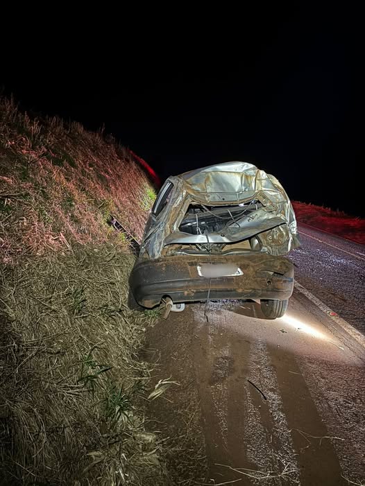 Motorista fica ferido em capotamento de veículo, na rodovia PR-585