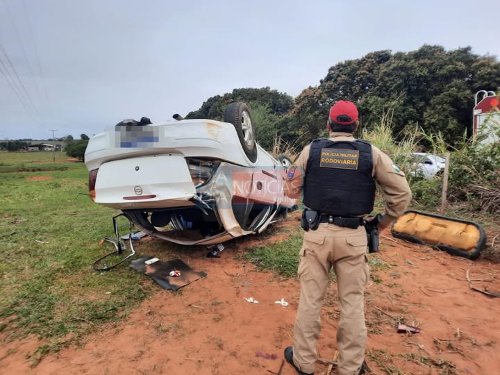 TRÊS PESSOAS FICAM FERIDAS EM CAPOTAMENTO DE VEÍCULO, NA RODOVIA PR-576