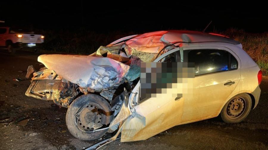 MÉDICO NÃO RESISTE AOS FERIMENTOS E ENTRA EM ÓBITO, EM COLISÃO ENTRE CARRO E CARRETA, NA BR-467