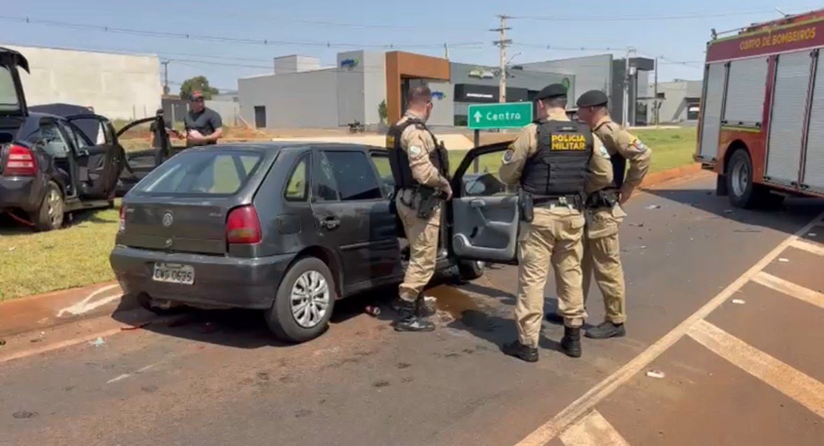 Dois veículos colidem e deixa três pessoas feridas Campo Mourão