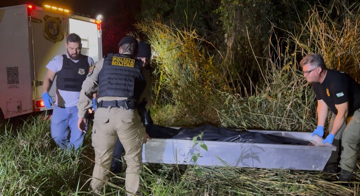 HOMEM É EXECUTADO A TIROS DENTRO DE VEÍCULO EM MOVIMENTO EM CAMPO MOURÃO