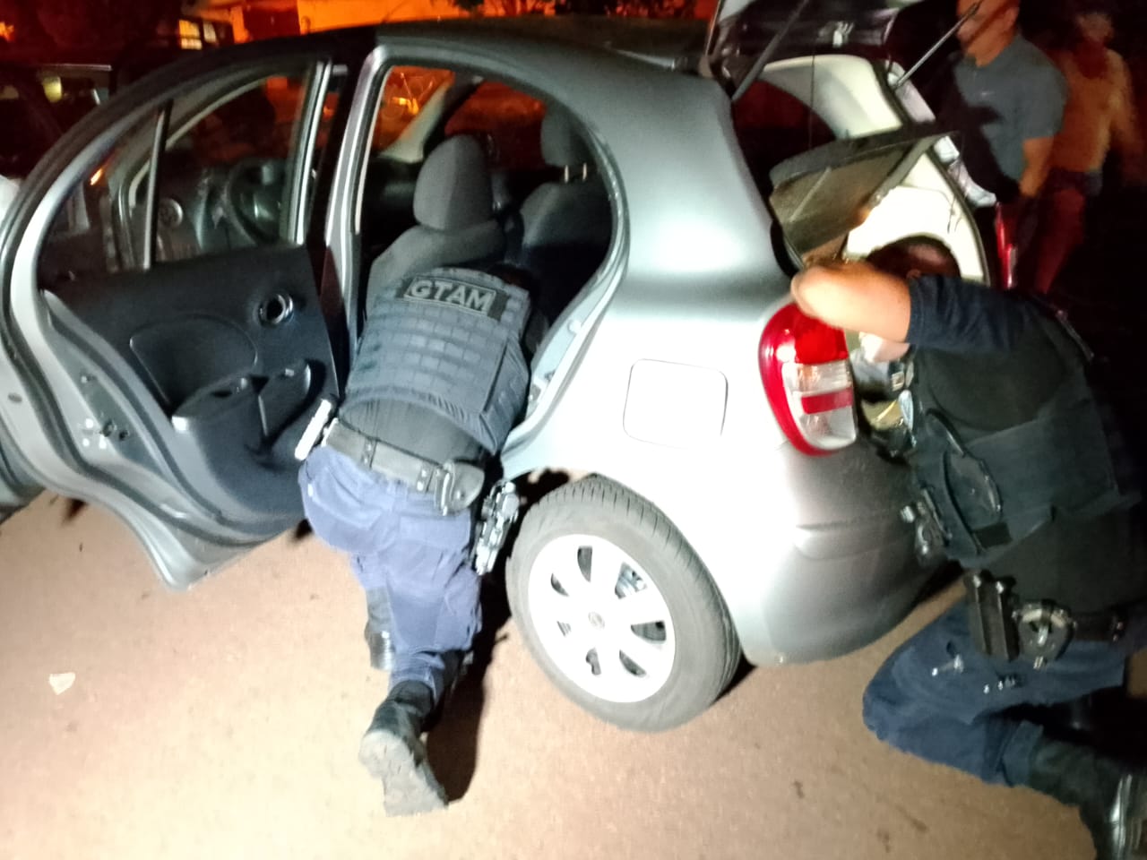 ROUBO DE CARRO TERMINA EM PERSEGUIÇÃO, TIROS E ASSALTANTE BALEADO EM SARANDI