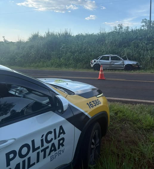 MOTORISTA FICA FERIDO, EM SUPOSTO CAPOTAMENTO DE VEÍCULO, NA RODOVIA PR-458