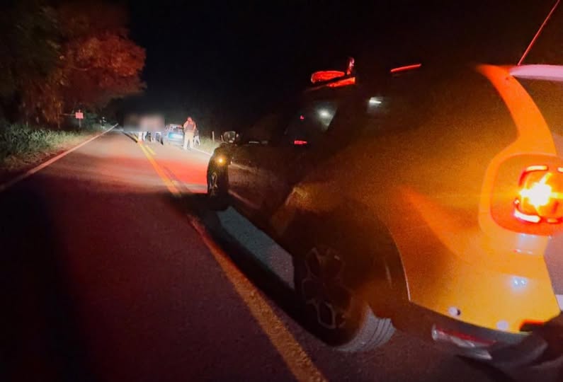 CARRO SOFRE PANE ELÉTRICA, E É ATINGIDO NA TRASEIRA POR MOTOCICLETA, EM CAMPO MOURÃO