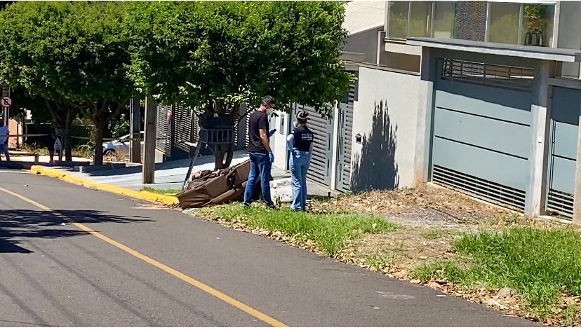 Corpo é encontrado dentro de sofá abandonado 