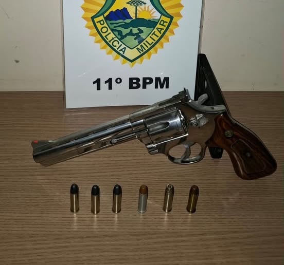 CAMPO MOURÃO: ROCAM prende homem com revólver carregado no Conjunto Ilha Bela