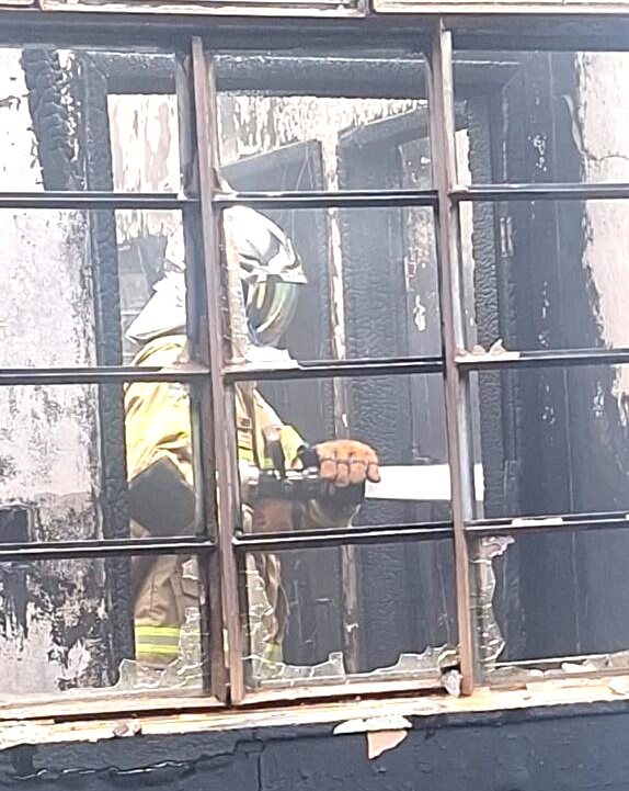 ENGENHEIRO BELTRÃO: Incêndio destrói casa no Conjunto Domingos Machado