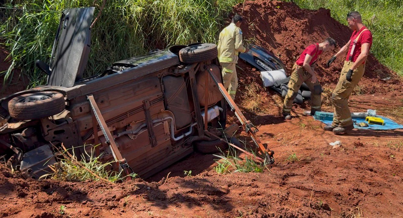 Homem fica ferido após capotamento na PR-558, em Araruna