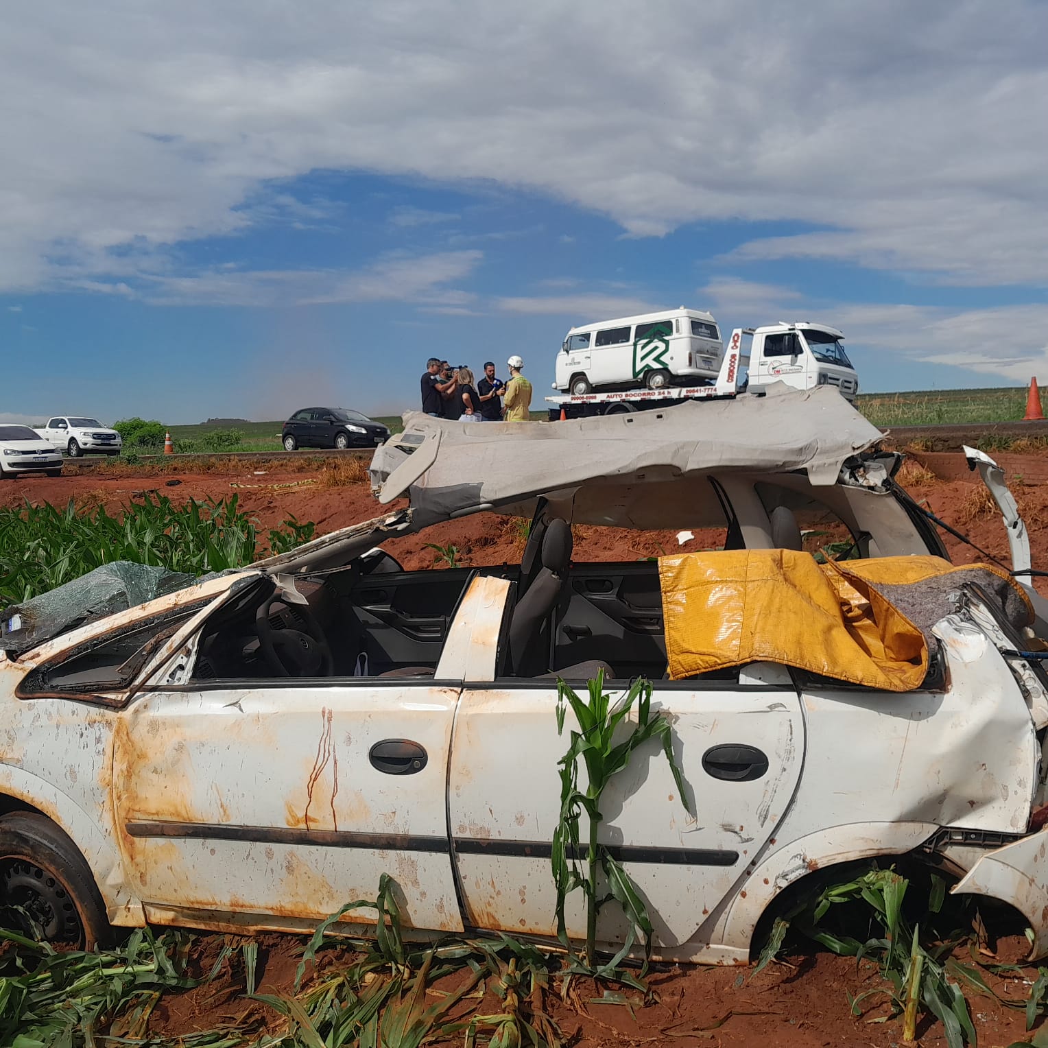 HOMEM FICA PRESO ENTRE AS FERRAGENS DE CARRO APÓS CAPOTAMENTO; VÍTIMA FOI ENCAMINHADA AO HU DE MARINGÁ