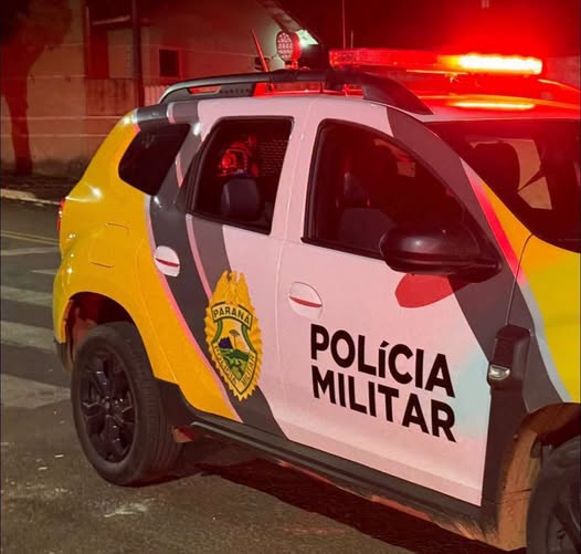 CRIMINOSOS INVADEM RESIDÊNCIA, AMARRAM MORADOR E ROUBAM JOIAS, ROUPAS, BEBIDAS, E UM VEÍCULO