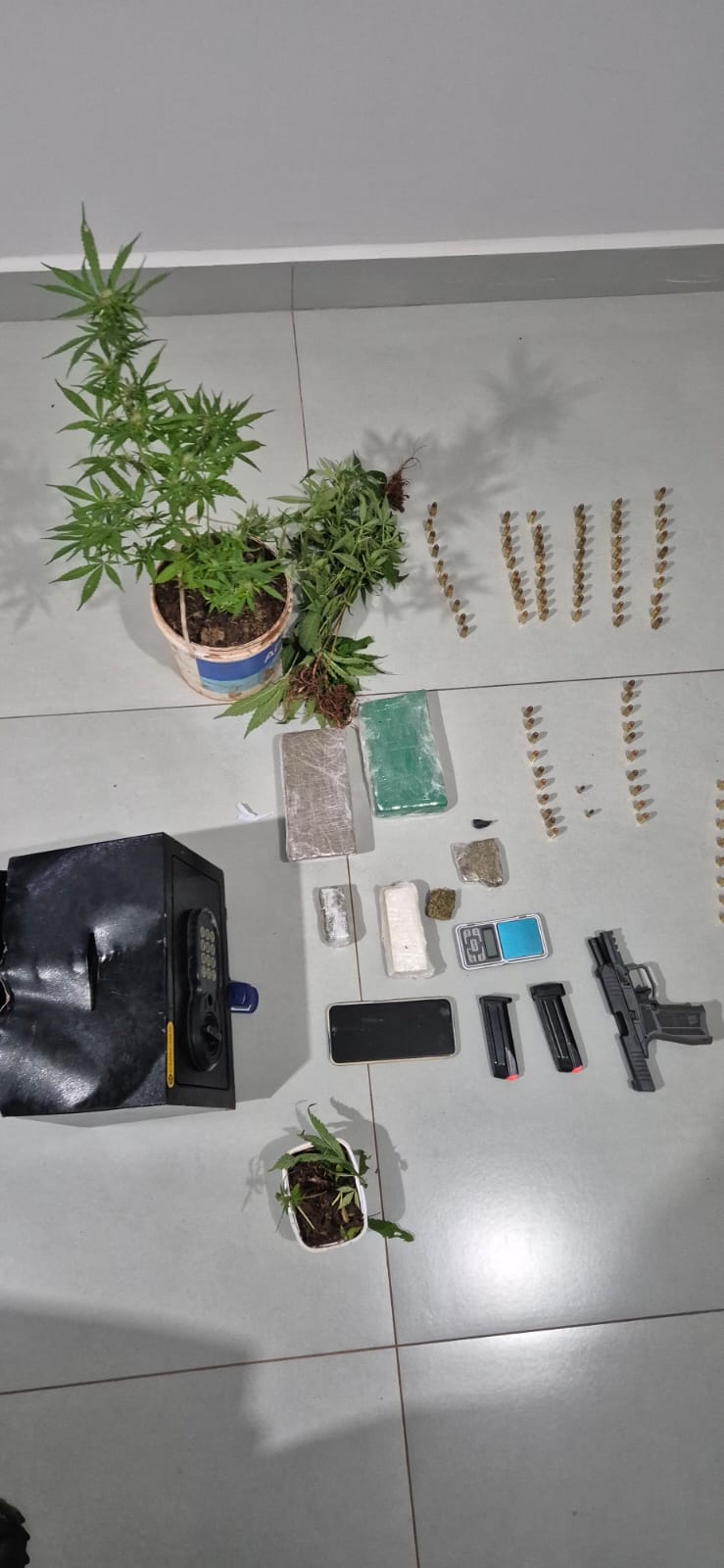 EM ARARUNA- POLÍCIA CIVIL CUMPRE MANDADOS DE BUSCA EM ARARUNA E PRENDE DOIS HOMENS EM FLAGRANTE POR TRÁFICO DE DROGAS E POSSE DE ARMA DE FOGO DE USO RESTRITO