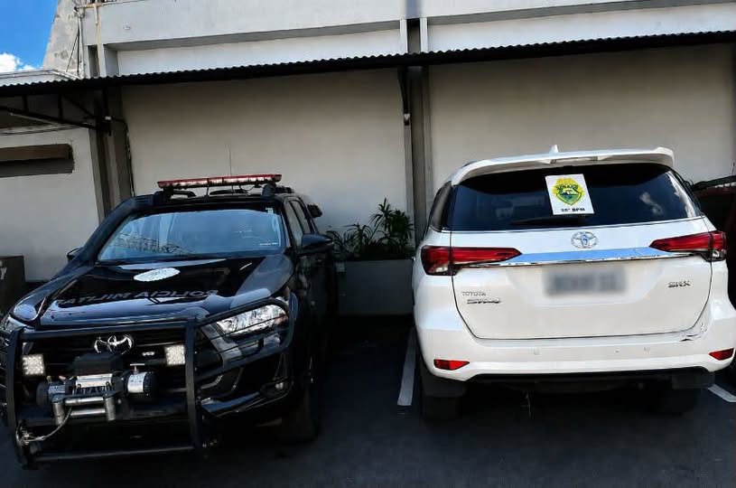 APÓS RECEBER MENSAGEM ANÔNIMA, INFORMANDO QUE SUA CAMINHONETE FURTADA, ESTAVA NO PARAGUAI, MULHER VAI AO PAÍS VIZINHO, E RECUPERA O VEÍCULO