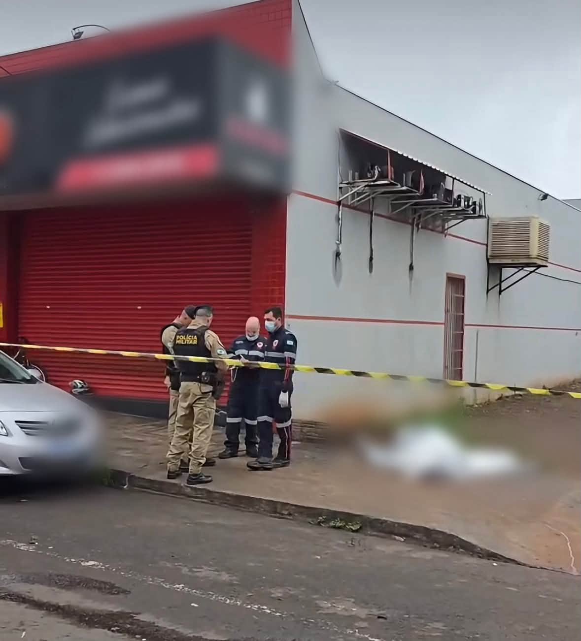 TRABALHADOR ENTRA EM ÓBITO, APÓS SER ATR0PELAD0 POR CAMINHONETE, ENQUANTO AGUARDAVA EMPRESA ABRIR
