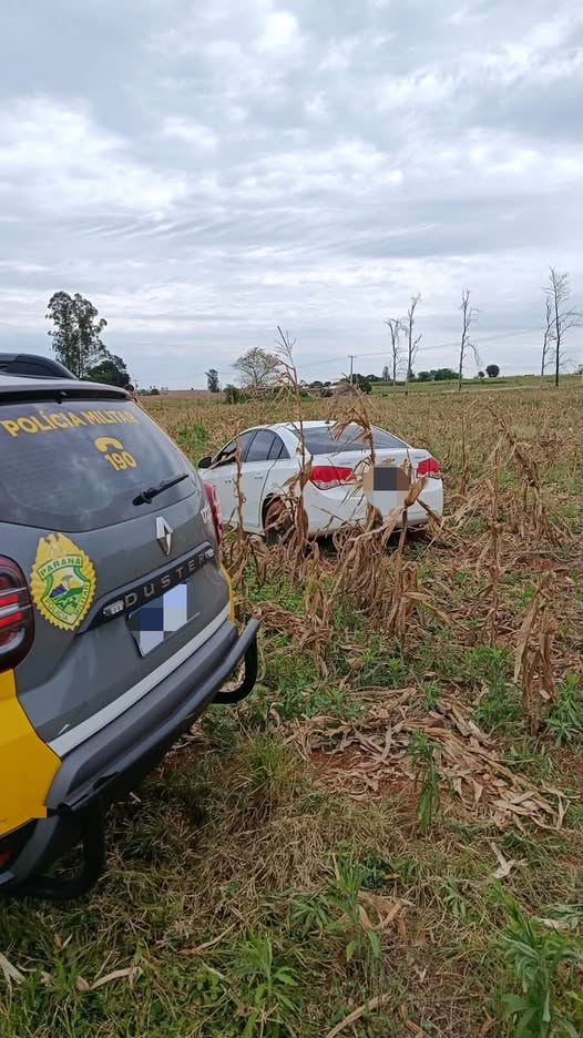 APÓS DENÚNCIA, PM ENCONTRA CARRO FURTADO, ABANDONADO EM PROPRIEDADE RURAL, EM TUNEIRAS DO OESTE